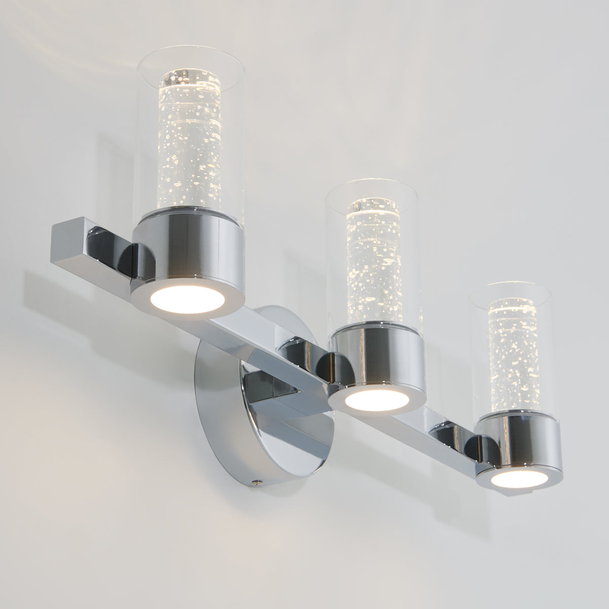 Novello 27-in (69 cm) 3-Light Modern LED Vanity Light for Bathroom