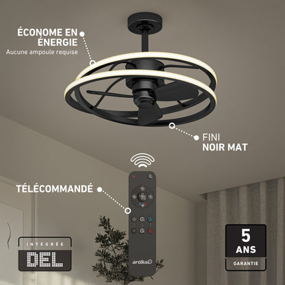 The Artika Coda 23 in. LED modern ceiling fan, shown in a room with a matte black finish, features energy efficiency, remote control, 5-year warranty, and integrated light—no bulbs needed. Remote and features are highlighted in French.